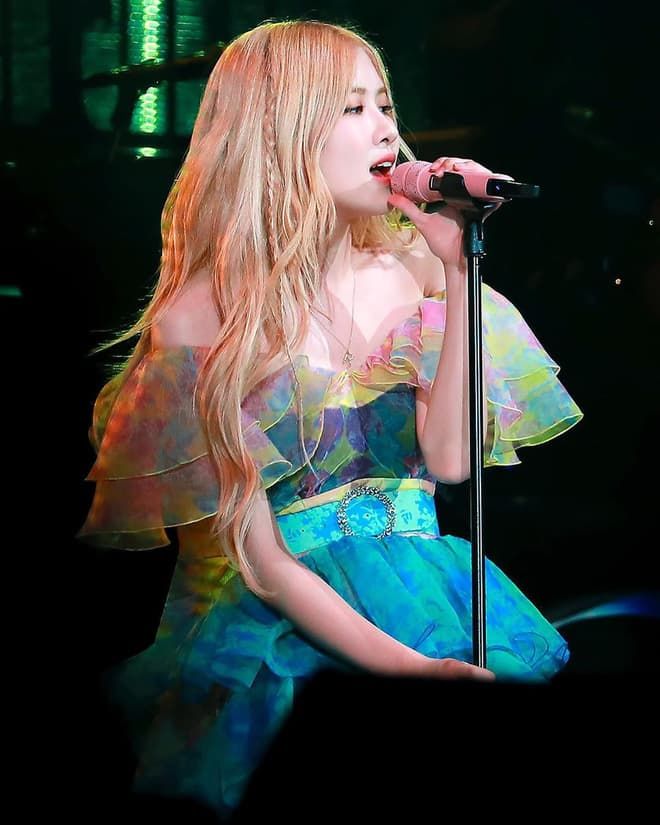 Học muôn kiểu tóc chân ái của BLACKPINK: Tóc búi cao được gọi tên