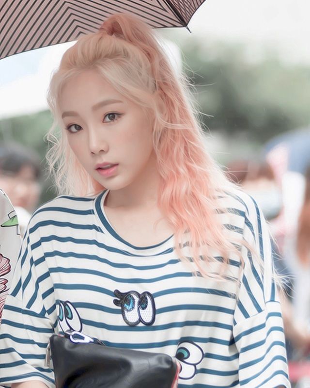 Idol nữ để kiểu tóc buộc nửa đầu: Taeyeon, Joy