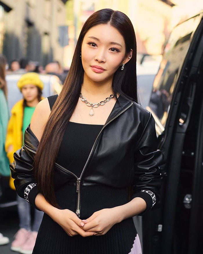 Lisa (BLACKPINK), IU và đồng nghiệp bị yêu cầu cách ly vì Covid-19