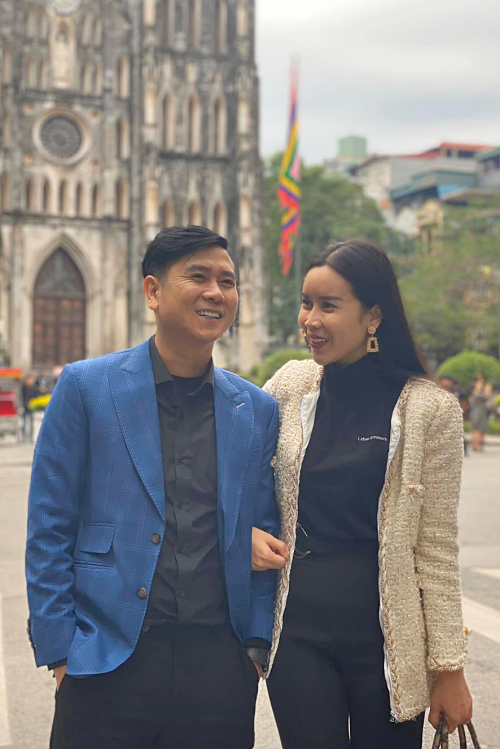 Lưu Hương Giang được Hồ Hoài Anh tặng nhẫn kim cương mừng 8-3 sớm