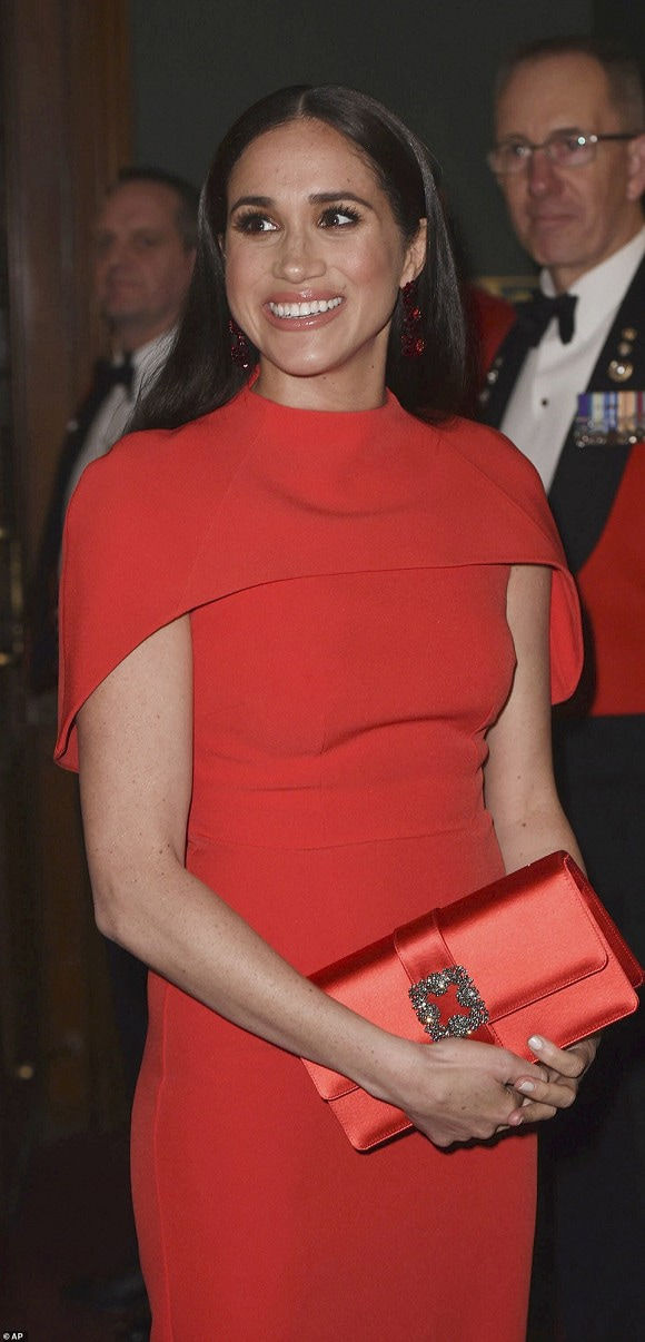 Meghan Markle đỏ rực xuất hiện cùng chồng tại sự kiện Hoàng gia