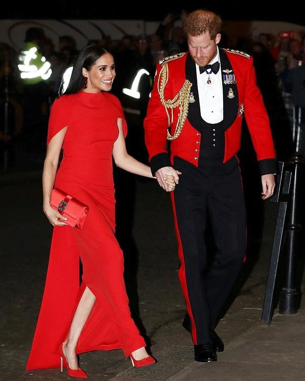 Meghan Markle đỏ rực xuất hiện cùng chồng tại sự kiện Hoàng gia