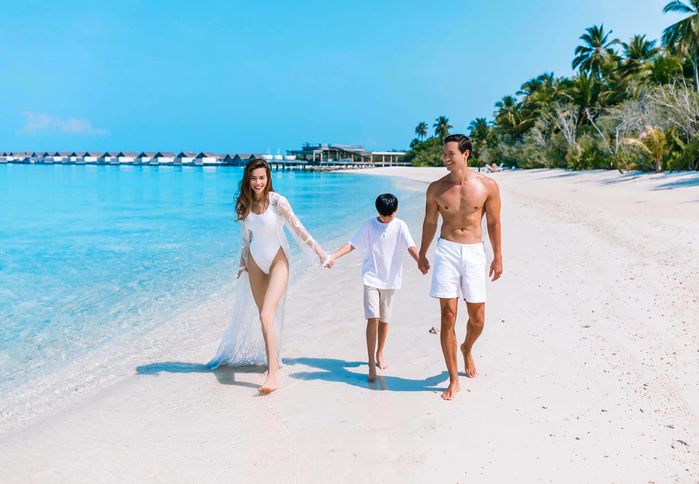 Ngắm trọn bộ ảnh bikini của Hồ Ngọc Hà bên Kim Lý, CĐM: Đẹp đôi quá