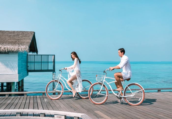 Ngắm trọn bộ ảnh bikini của Hồ Ngọc Hà bên Kim Lý, CĐM: Đẹp đôi quá