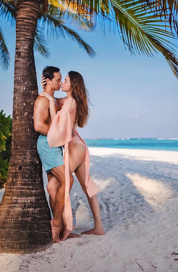 Ngắm trọn bộ ảnh bikini của Hồ Ngọc Hà bên Kim Lý, CĐM: Đẹp đôi quá