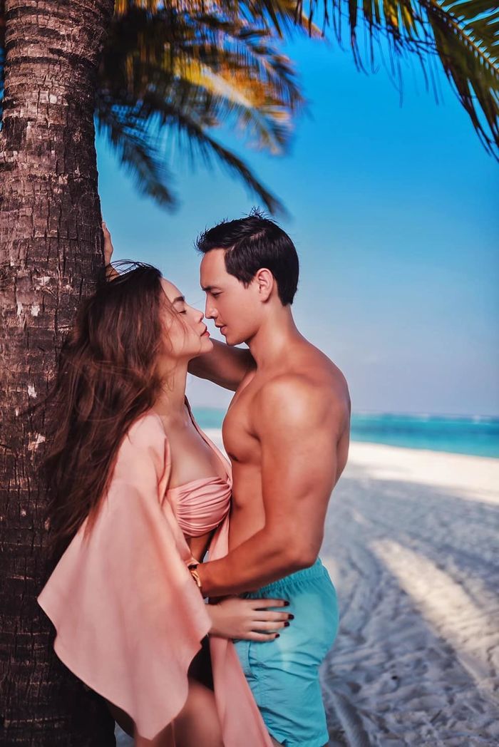 Ngắm trọn bộ ảnh bikini của Hồ Ngọc Hà bên Kim Lý, CĐM: Đẹp đôi quá