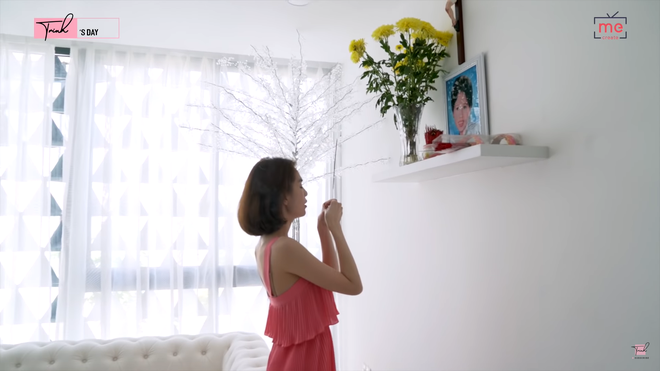 Ngọc Trinh chia sẻ xúc động: Sáng nào tôi cũng thắp hương cho mẹ ruột!