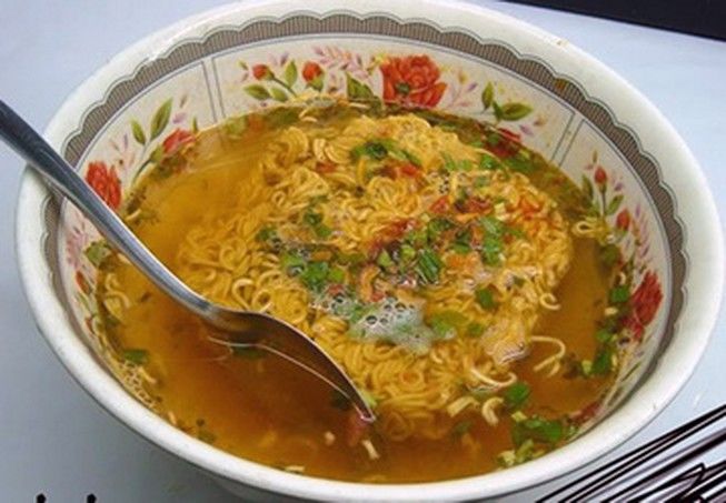 Lối sống nghèo tinh tế và những người bị thủy triều tiêu phí cuốn đi