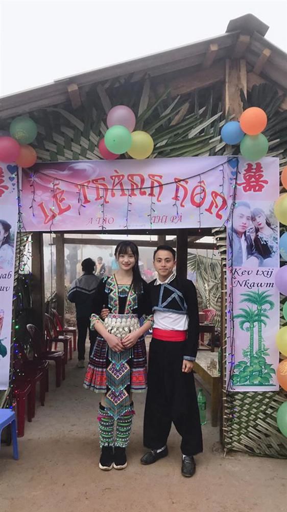 Nhan sắc của cặp vợ chồng trẻ gây chú ý trong trong đám cưới vùng cao
