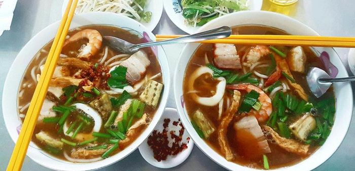 Bún đậu mắm tôm, bún cua thối... nghe mùi thì kinh nhưng ăn cực ghiền