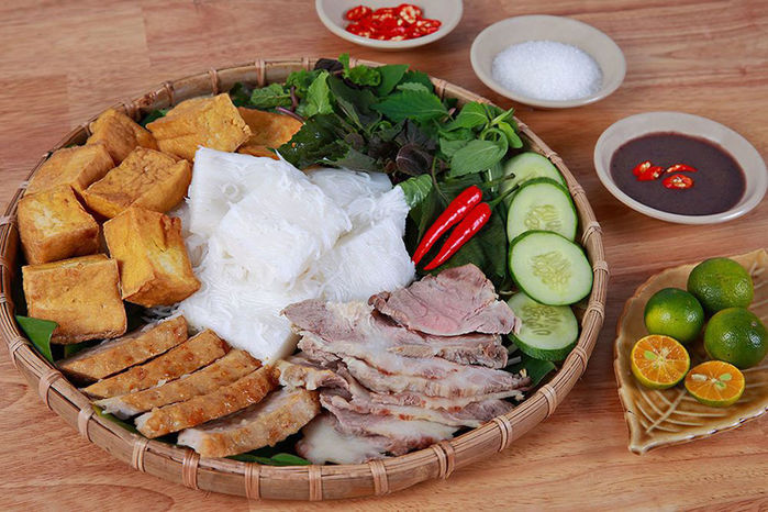 Bún đậu mắm tôm, bún cua thối... nghe mùi thì kinh nhưng ăn cực ghiền