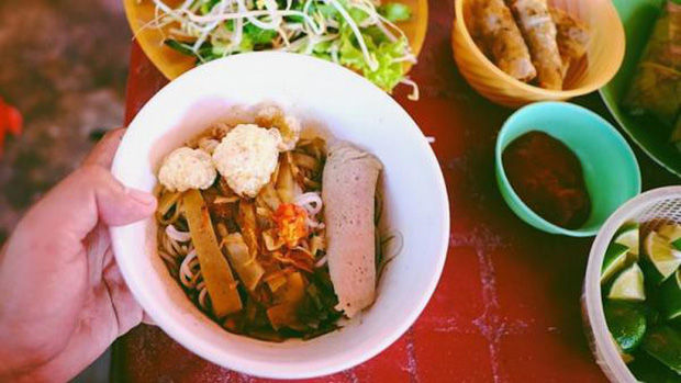 Bún đậu mắm tôm, bún cua thối... nghe mùi thì kinh nhưng ăn cực ghiền