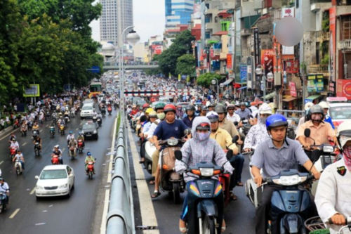 Quy luật khi chạy xe ở thành phố, nhất là không dừng đèn đỏ sát lề