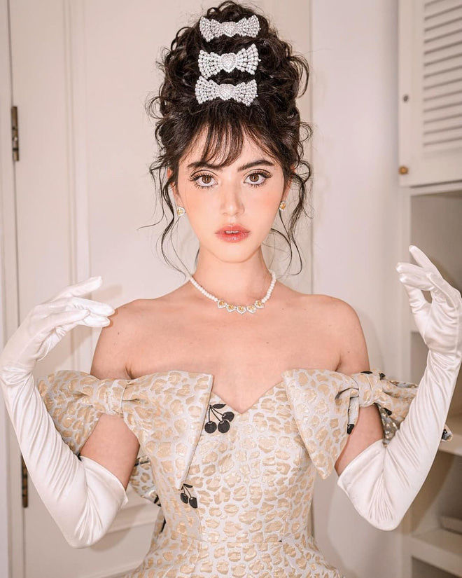 Những trend makeup hot hit nhất năm 2020: Đôi môi đỏ nâu lên ngôi