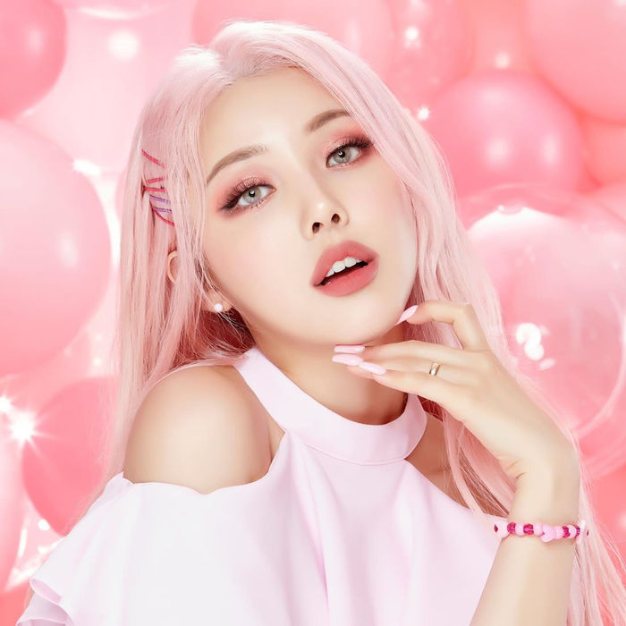 Những trend makeup hot hit nhất năm 2020: Đôi môi đỏ nâu lên ngôi