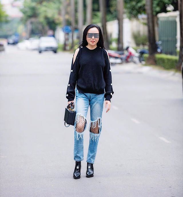 Phượng Chanel và bộ sưu tập quần jeans rách toang