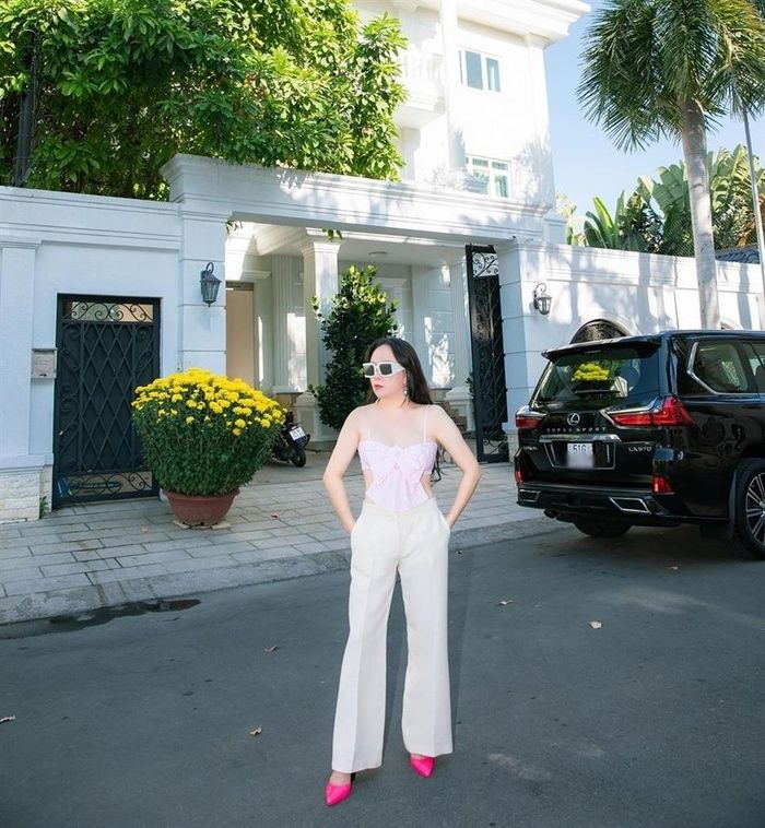 Cứ mải chê mà hiếm người nhận ra nét đẹp cực phẩm của Phượng Chanel
