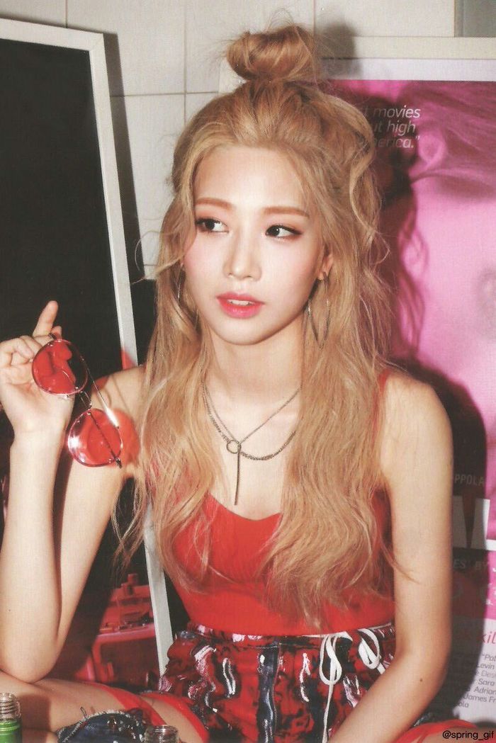 Idol nữ để kiểu tóc buộc nửa đầu: Taeyeon, Joy