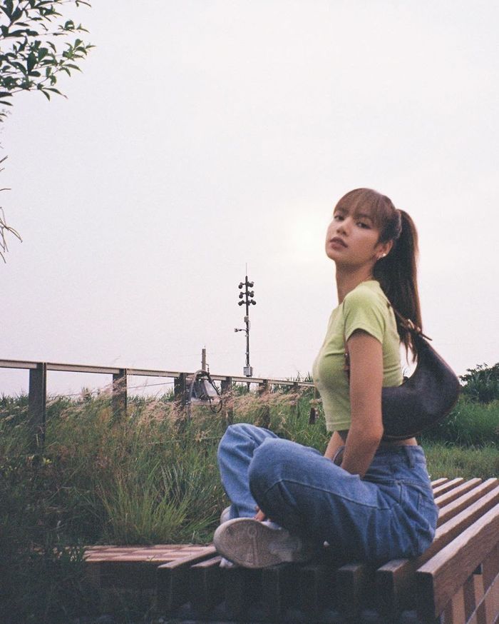 Pose dáng chuẩn như 4 nàng BLACKPINK để nhận bão like khi đăng ảnh