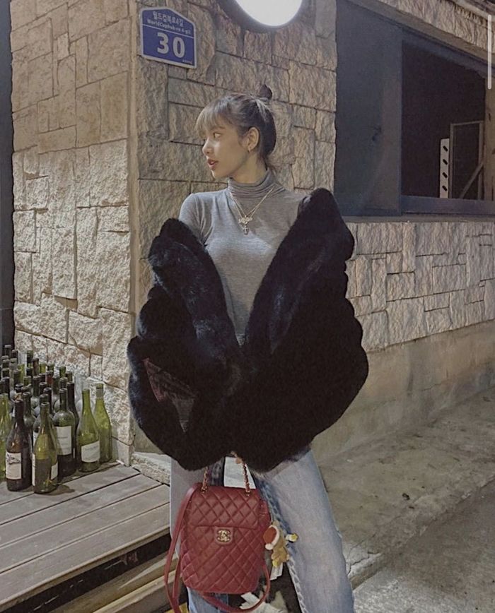 Pose dáng chuẩn như 4 nàng BLACKPINK để nhận bão like khi đăng ảnh