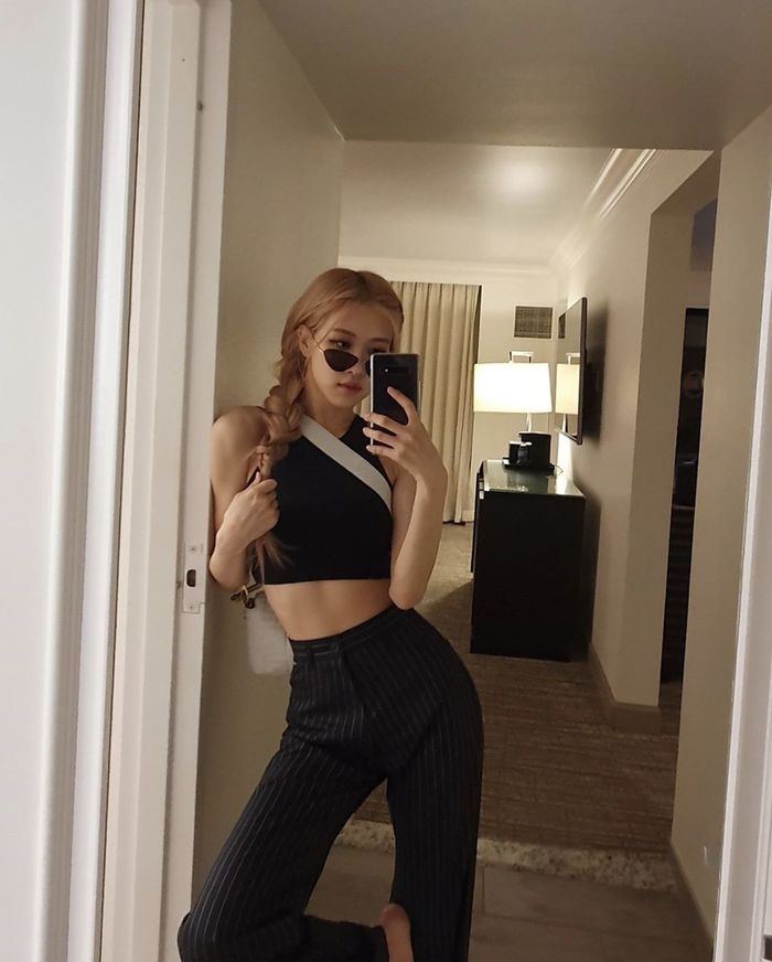 Pose dáng chuẩn như 4 nàng BLACKPINK để nhận bão like khi đăng ảnh