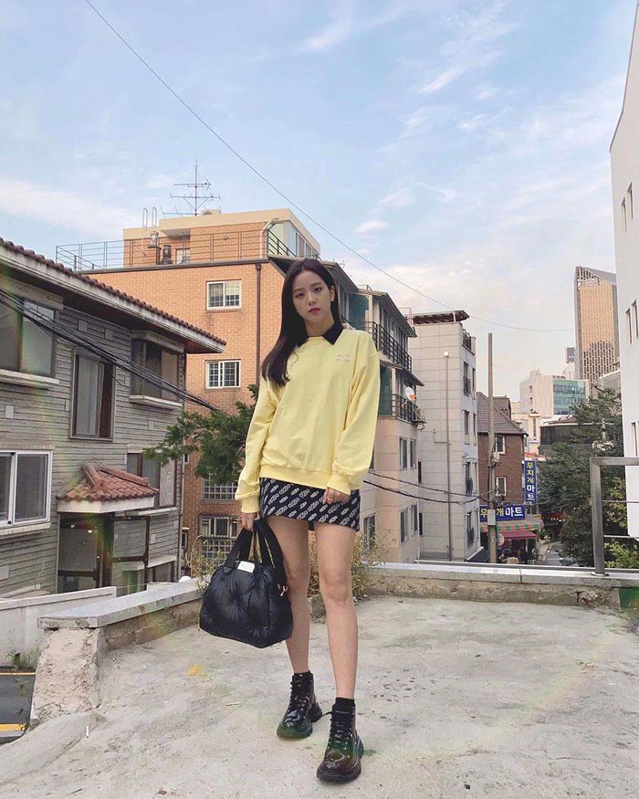 Pose dáng chuẩn như 4 nàng BLACKPINK để nhận bão like khi đăng ảnh