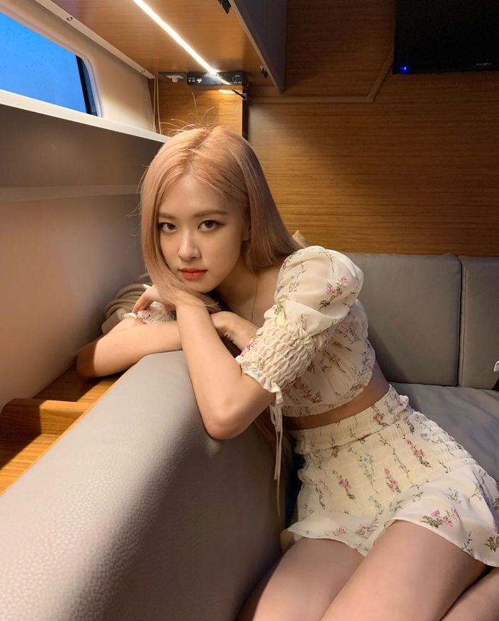 Pose dáng chuẩn như 4 nàng BLACKPINK để nhận bão like khi đăng ảnh