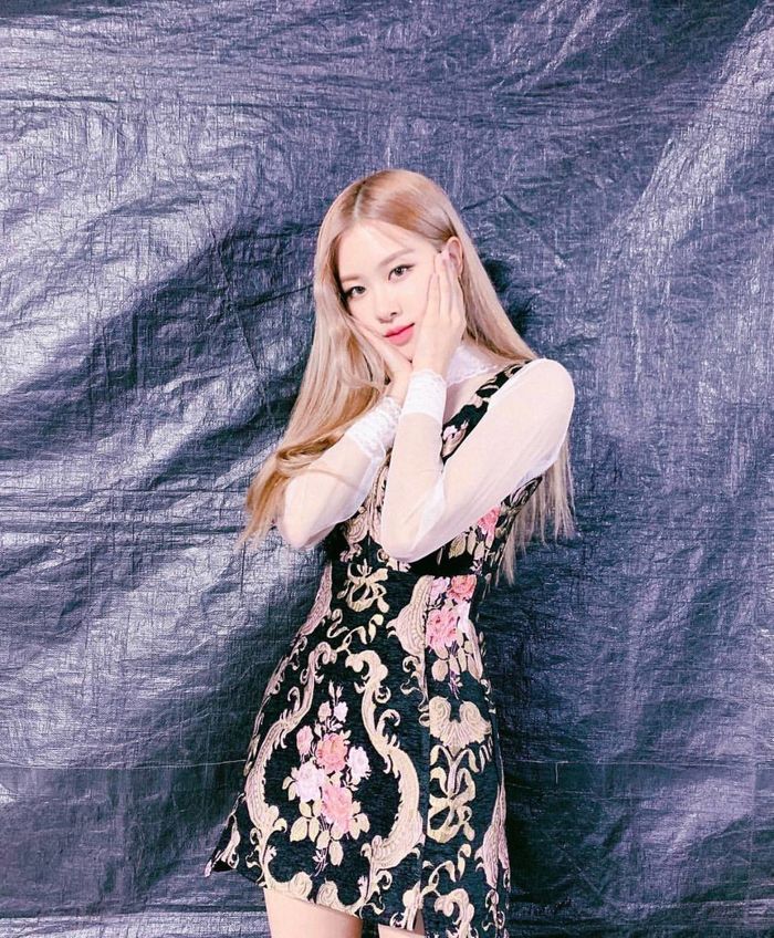 Pose dáng chuẩn như 4 nàng BLACKPINK để nhận bão like khi đăng ảnh