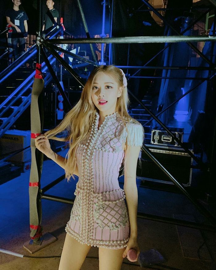 Pose dáng chuẩn như 4 nàng BLACKPINK để nhận bão like khi đăng ảnh