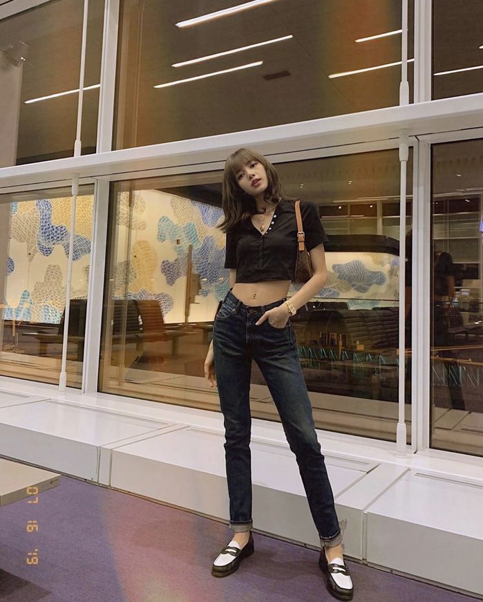 Pose dáng chuẩn như 4 nàng BLACKPINK để nhận bão like khi đăng ảnh