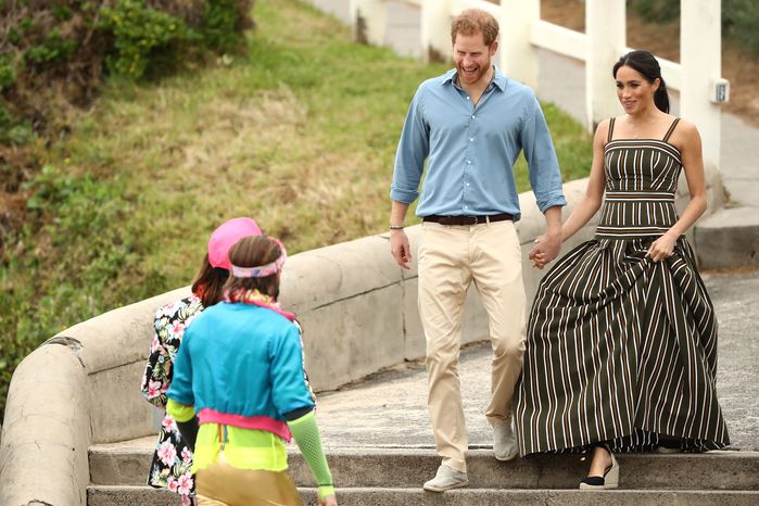 Quá nhớ mặt chắt, nữ hoàng Anh mời vợ chồng Meghan cùng nghỉ hè