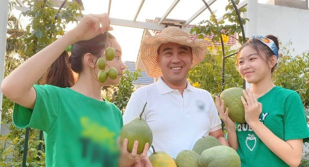 Quyền Linh khoe hai con gái xinh đẹp, Hari Won - Trấn Thành tình tứ