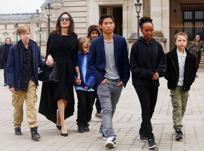6 nhóc tỳ nhà Brangelina lột xác: Shiloh từ công chúa hóa tomboy