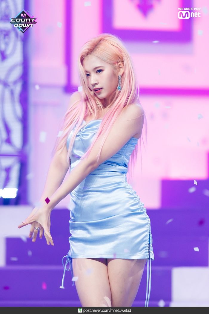 Sana (TWICE) được cho sắp soán ngôi búp bê sống của Lisa