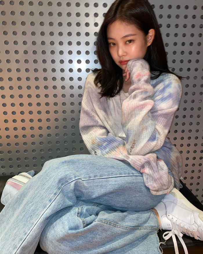 Sao Hàn khác phái vẫn đụng hàng: Jennie - Suga cực hợp như diện đồ đôi