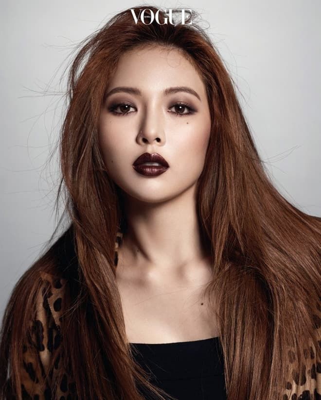 Sao Kbiz chơi trội tô cả son đen vẫn được khen: Đỉnh nhất Lisa, HyunA