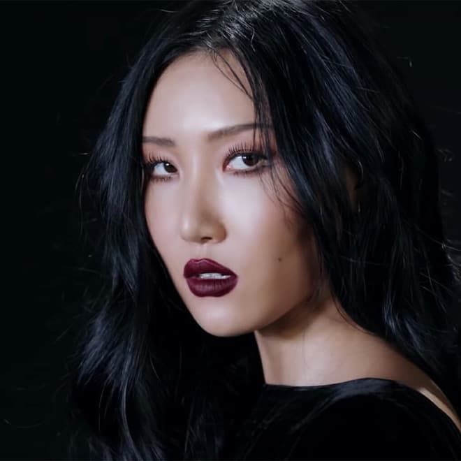 Sao Kbiz chơi trội tô cả son đen vẫn được khen: Đỉnh nhất Lisa, HyunA