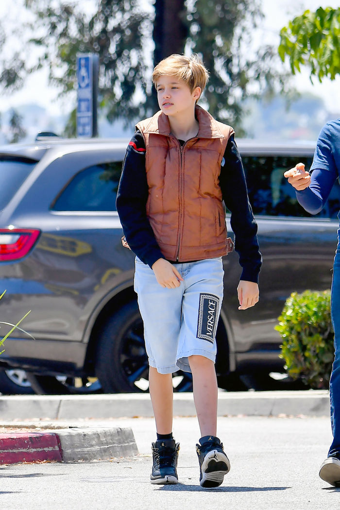 6 nhóc tỳ nhà Brangelina lột xác: Shiloh từ công chúa hóa tomboy