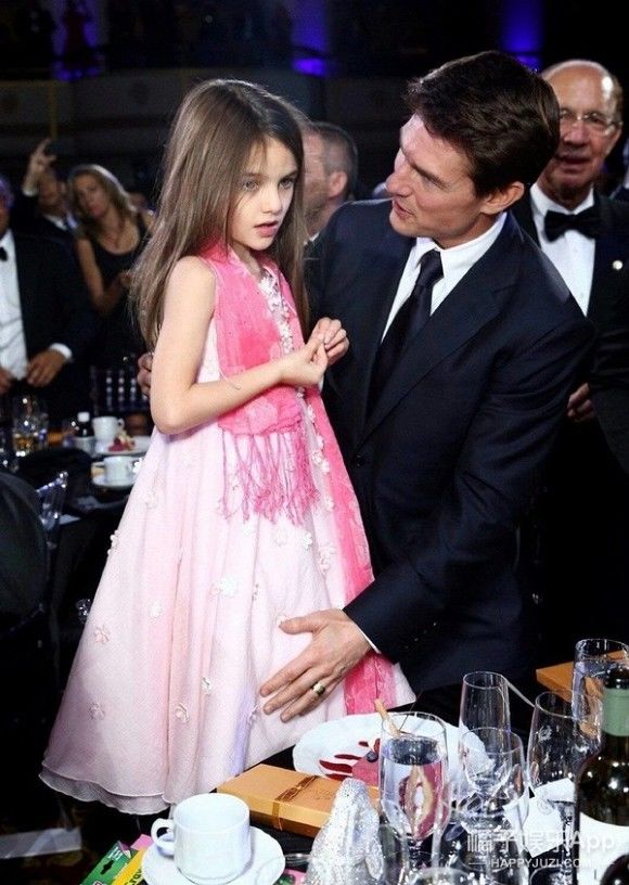 Con gái Tom Cruise sống giản dị dù sinh ra trong giàu có