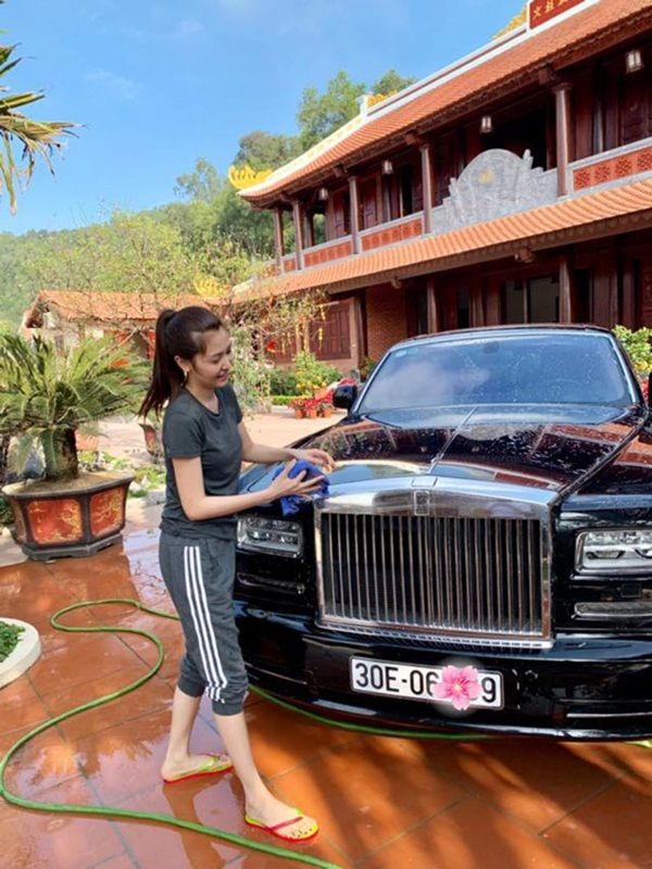 So kè những chiếc siêu xe bạc tỷ của mỹ nhân Vbiz đình đám