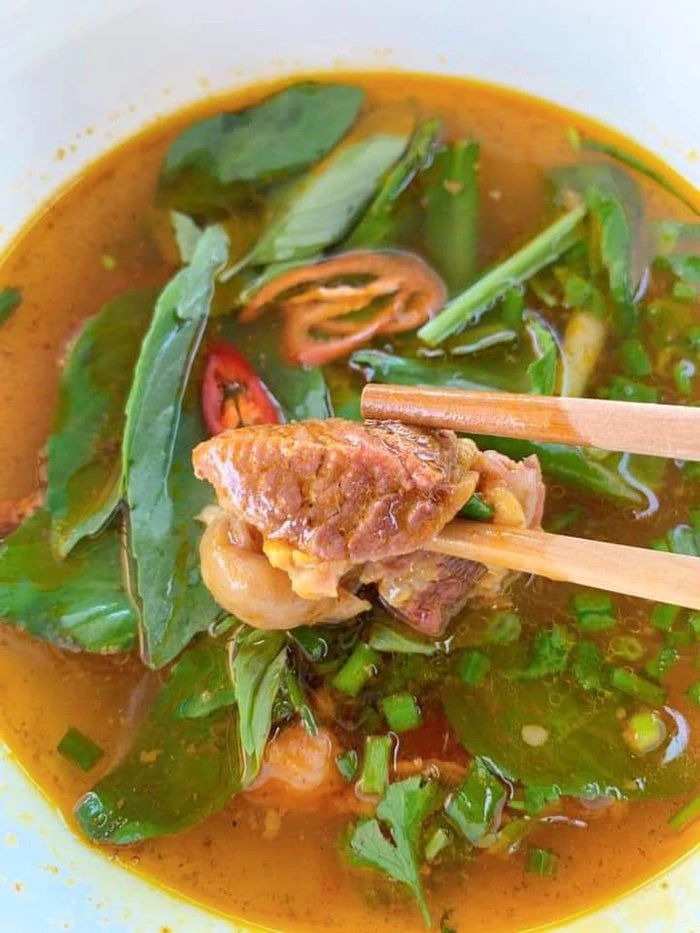 Sướng như Nhã Phương: Đi làm về khuya được chồng nấu món ngon đợi sẵn