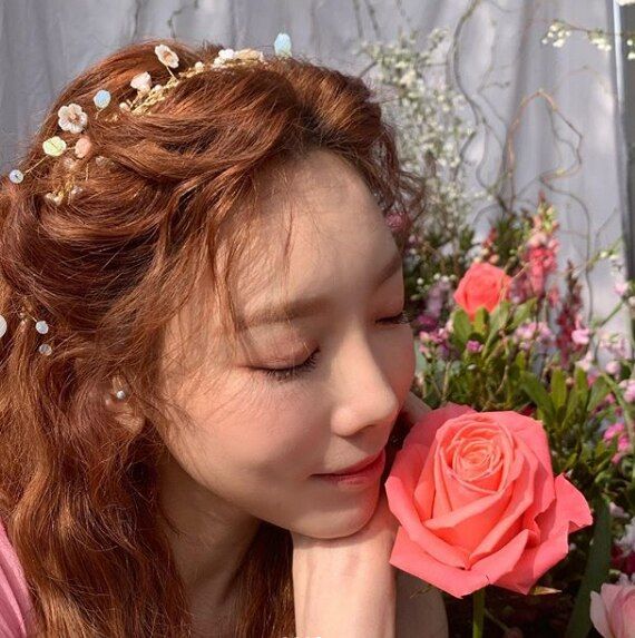 Taeyeon tung loạt ảnh mới xinh như hoa, CĐM: Nữ hoàng comeback rồi