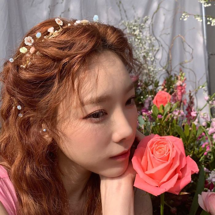 Taeyeon tung loạt ảnh mới xinh như hoa, CĐM: Nữ hoàng comeback rồi