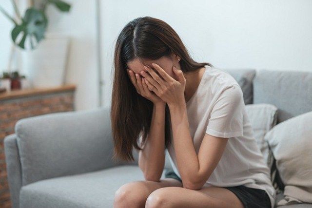 Chồng nghi vợ đem tiền cho nhà ngoại vì tiêu 15 triệu/tháng vẫn thiếu