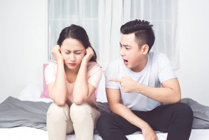Chồng nghi vợ đem tiền cho nhà ngoại vì tiêu 15 triệu/tháng vẫn thiếu