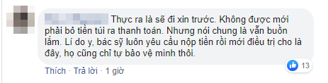 Bác sĩ trả tiền cho một bệnh nhân, những người khác cũng đòi miễn phí
