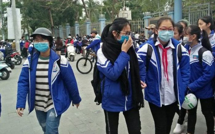 Thầy giáo đáng thương bị học sinh bình luận khiếm nhã khi dạy online