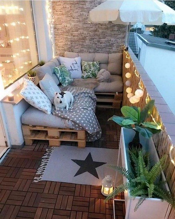 Thiết kế ban công với cây xanh, đèn led... thành không gian sống ảo