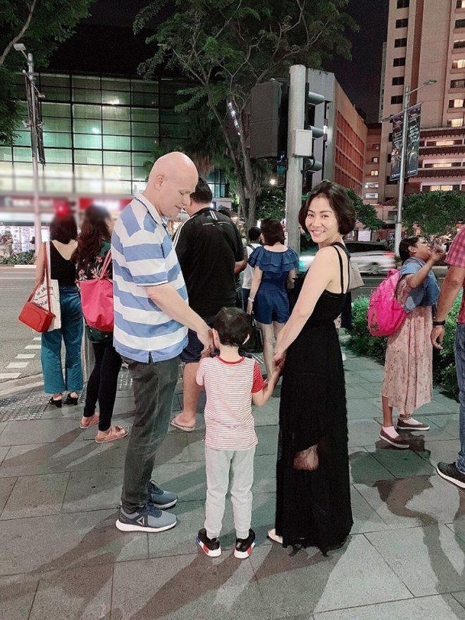 Thu Minh nổi đóa vì chồng Tây và con trai bênh nhau chằm chặp