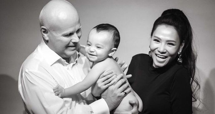 Thu Minh nổi đóa vì chồng Tây và con trai bênh nhau chằm chặp